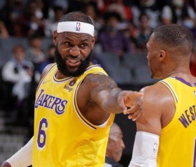 体育娱乐-詹皇脚踝伤势已彻底恢复 常规赛蓄力季后赛爆发？